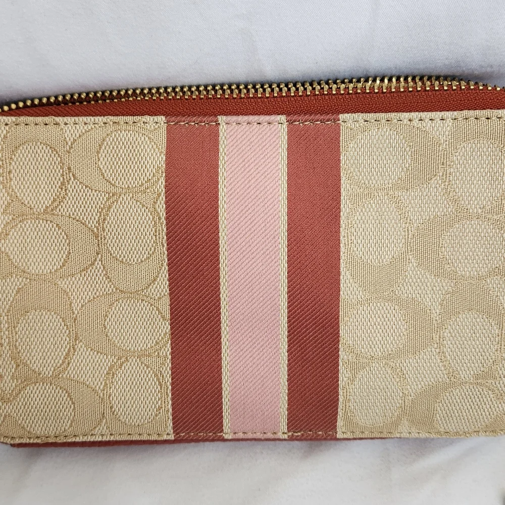 Coach Cream and Brown Crossbody Bag with Signature Pattern - Picture 3 of 9